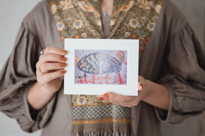 カラフルなニワトリの絵