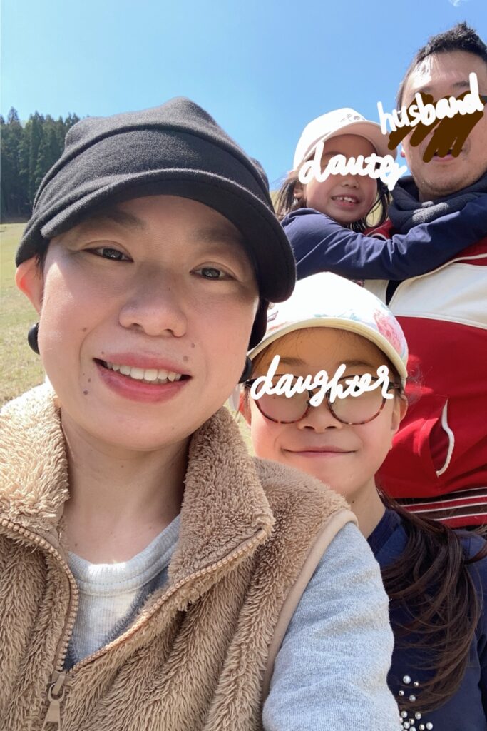 画像 キャンプで楽しむ家族 抗がん剤で脱毛 帽子