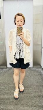 画像 ブラックのショートパンツコーデ