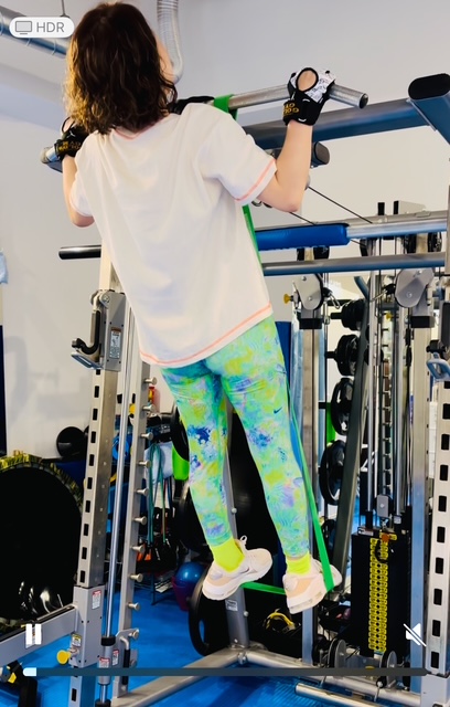 画像 懸垂 女性 補助アリ パーソナルトレーニング 神戸