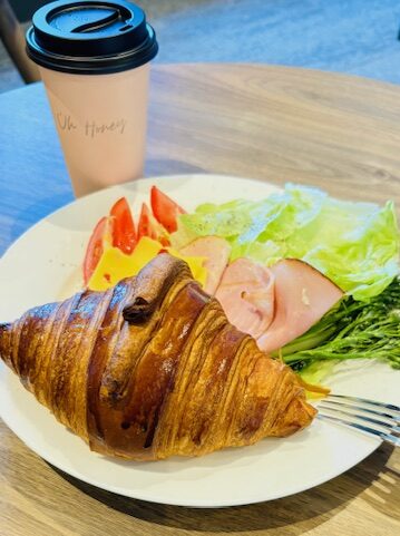 クロワッサン　サラダ　モーニングプレート　Geelong　オーストラリア