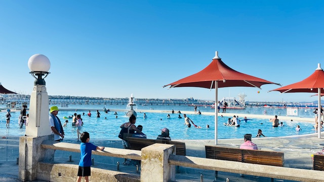 Geelong ジーロング　オーストラリア　街並み　海　プール