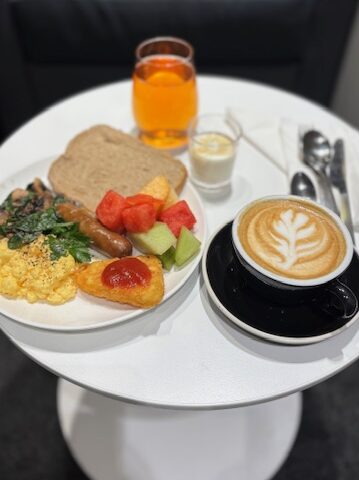メルボルン空港ラウンジ　朝食